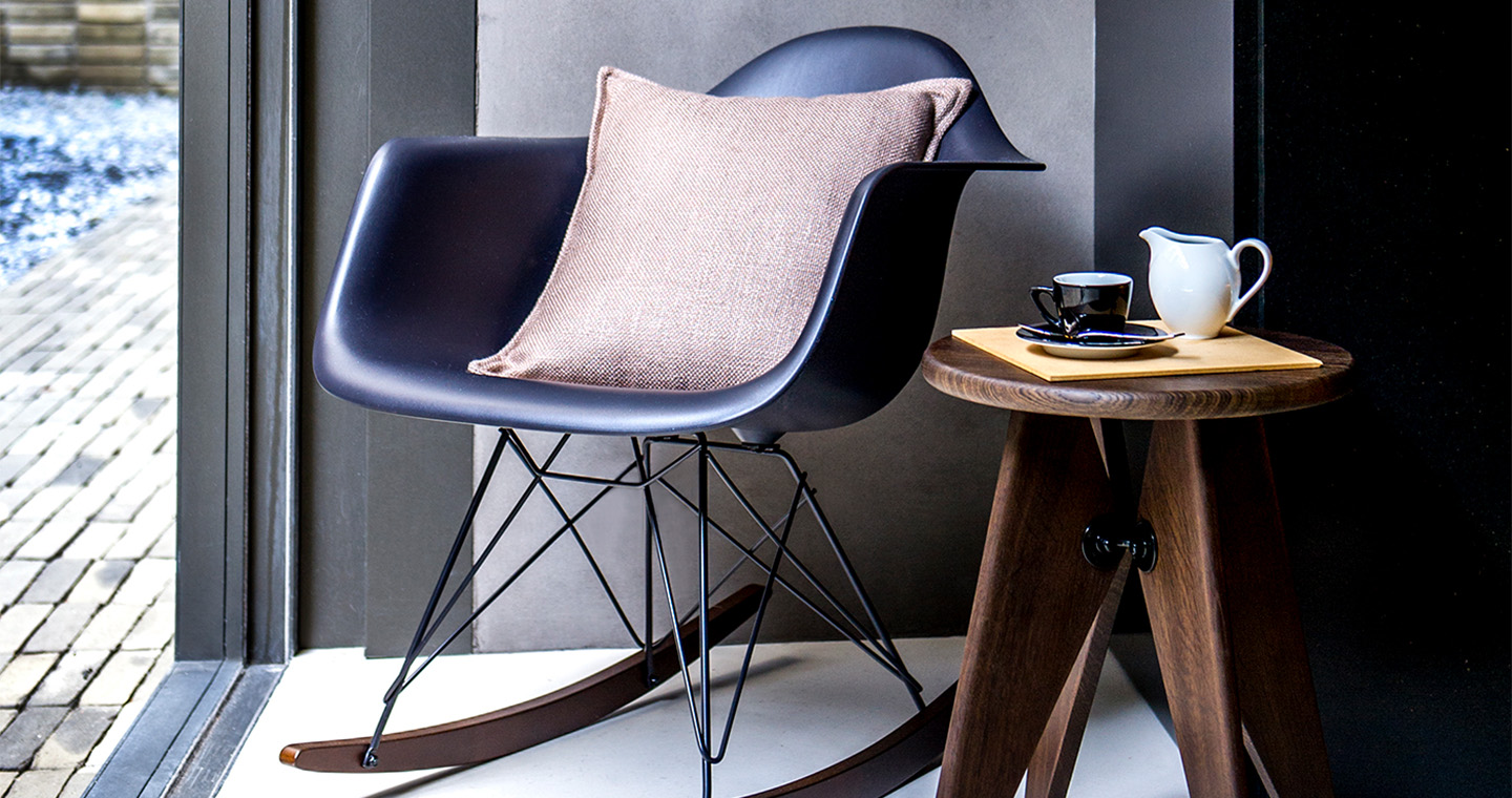 RAR Eames Plastic Rocking Chair RE - Dark Maple Base