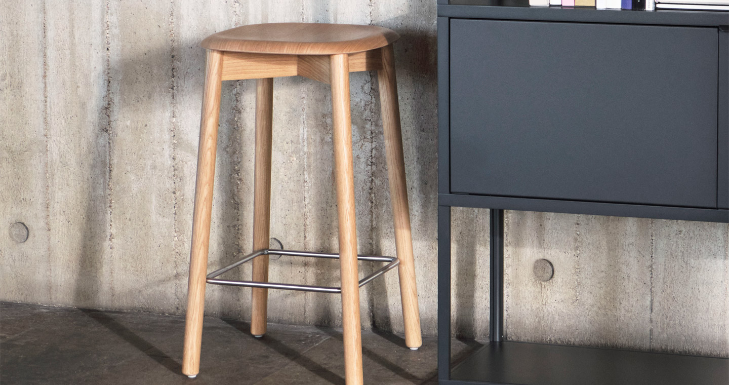 Soft Edge 82 Bar Stool