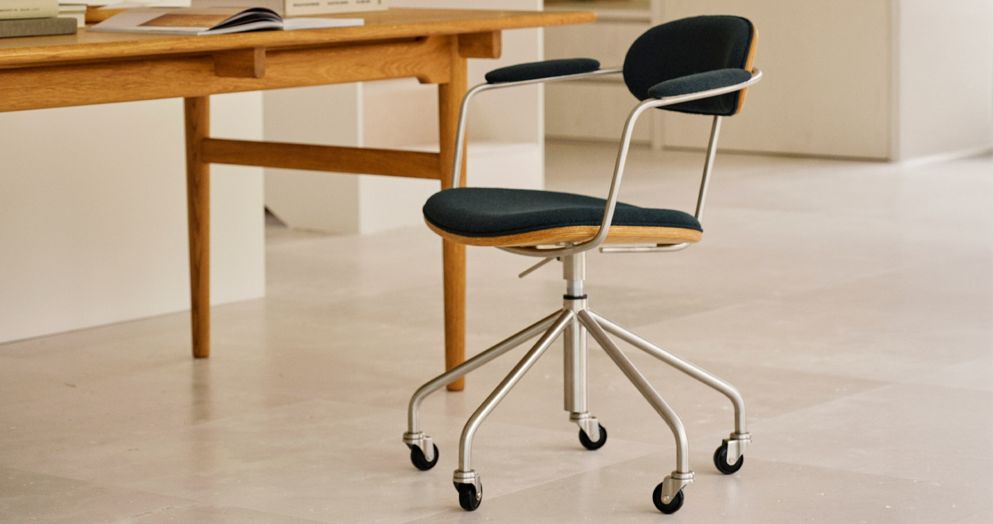 CH621 Swivel Chair