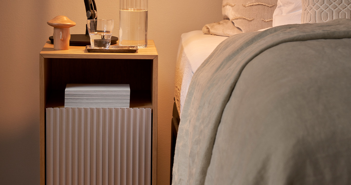VIPP672 Bedside Table