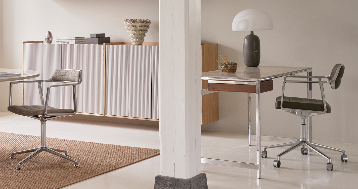 VIPP430 Studio Desk