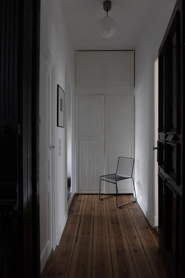 Minimal style hallway with the HAY Hee dining chair