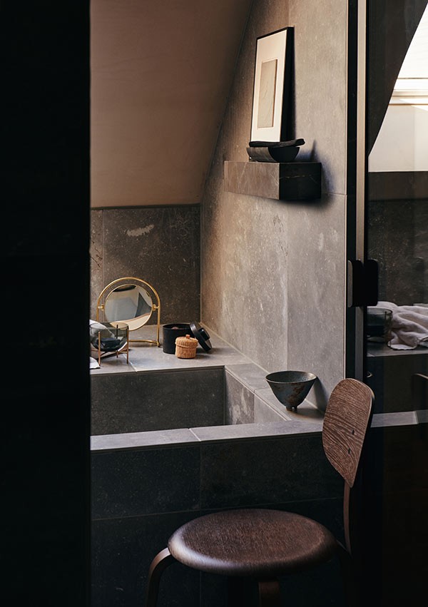 Audo Copenhagen Plinth Shelf above bath