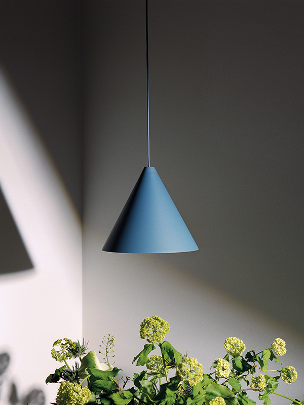 The String suspension light - cone in a blue finish