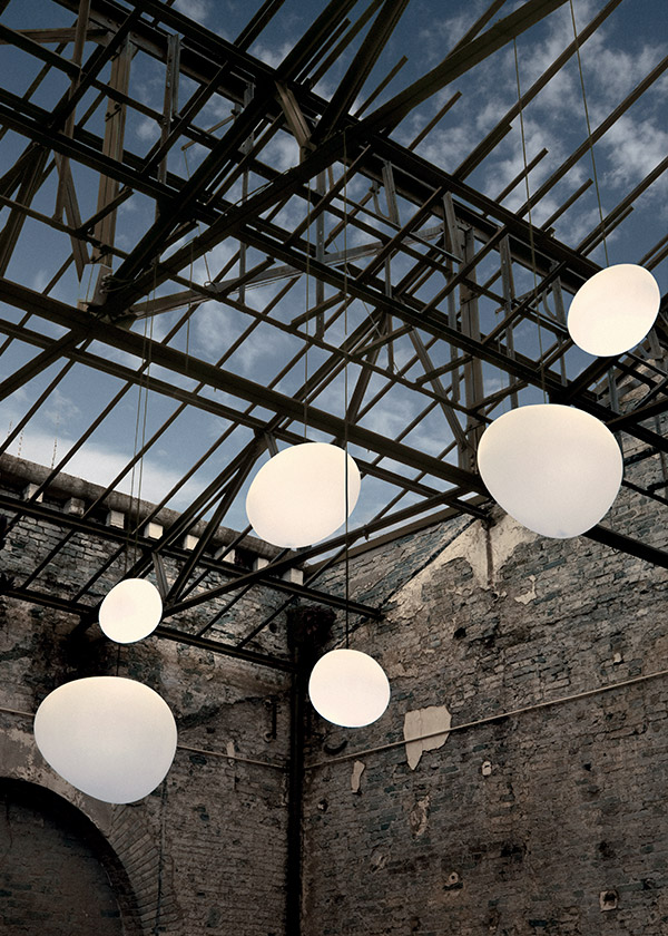 6 Foscarini Gregg outdoor pendant lights suspended from iron roof trusses