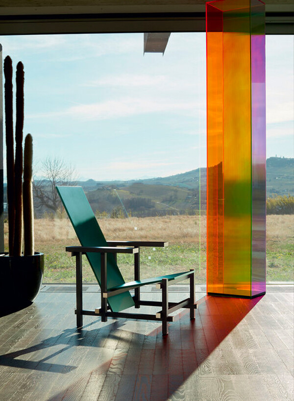 Postmodern space with Cassina 635 chair