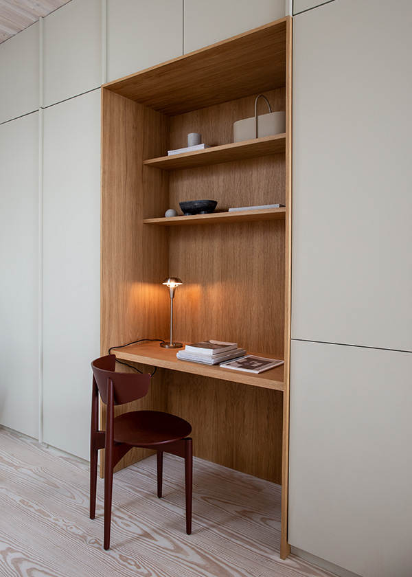 A dressing table nook created in between wardrobes with the Ferm Living Herman Chair & Tiny Table Lamp