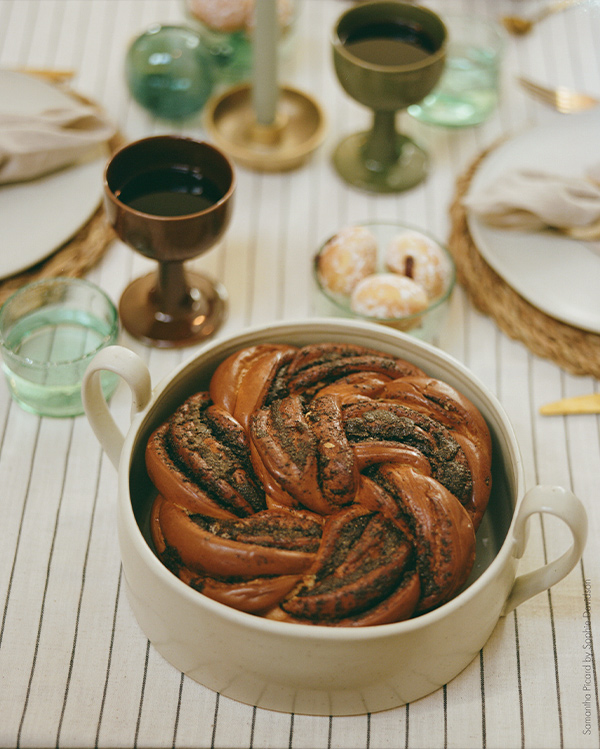 Ferm Living Flow Centrepiece filled with bread