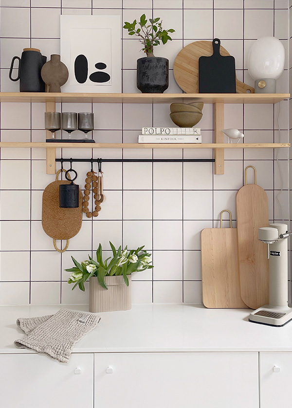 Kitchen scene with the JWDA Table Lamp and Muuto Ridge Vase in beige