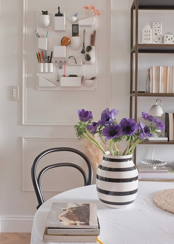 White Uten Silo in kitchen dining space