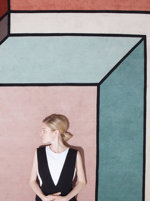 Woman laying on the cc-tapis Visioni A Rug