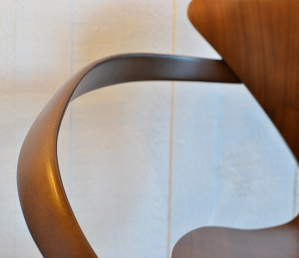 Cherner Armchair: A Timeless Icon That Exudes Modern Elegance