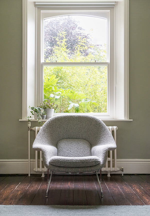 Grey Knoll Womb Chair in Christian's home