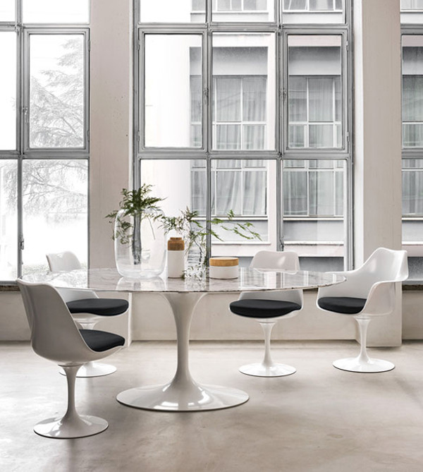 Knoll Tulip Dining Table and Chairs in minimal interior
