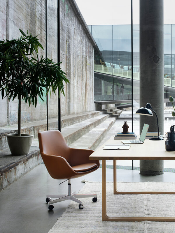 Fritz Hansen Little Giraffe Swivel Chair in leather