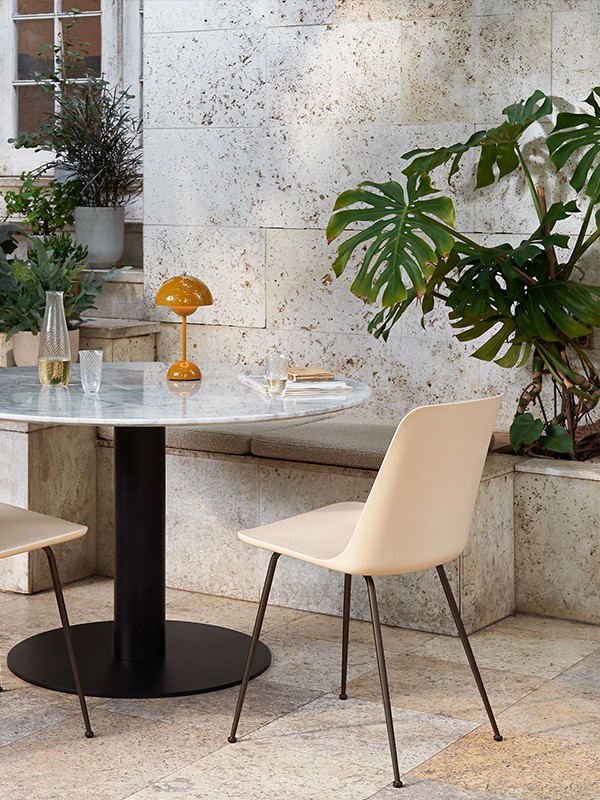 &Tradition HW6 Rely Dining Chairs around an outdoor dining table