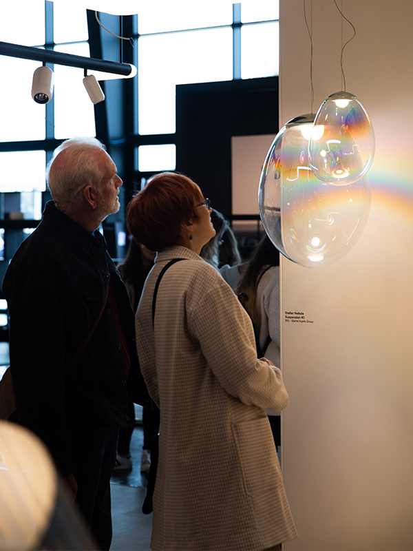 Couple looking at the Artemide Stellar Nebula Suspension Light
