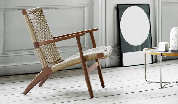 The Carl Hansen & Son CH25 Lounge Chair in oiled walnut