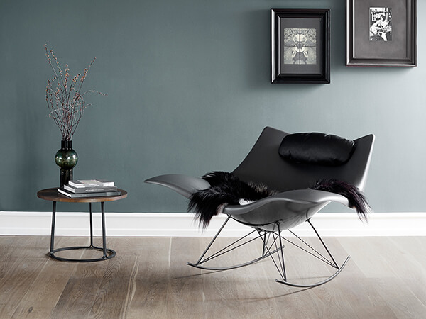 Fredericia Stingray Rocking Chair Matt with sheepskin throw