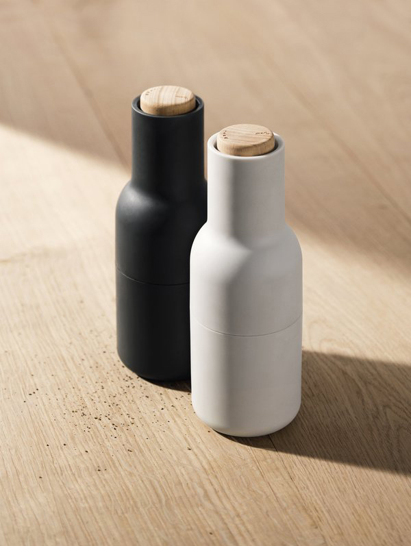 Set of 2 Audo Bottle Grinders in black and white