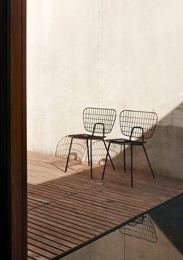 Set of 2 Audo Copenhagen WM String Dining Chair outdoors