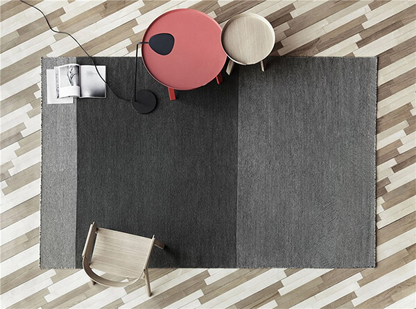 Muuto Varjo Rug in Dark Grey from above