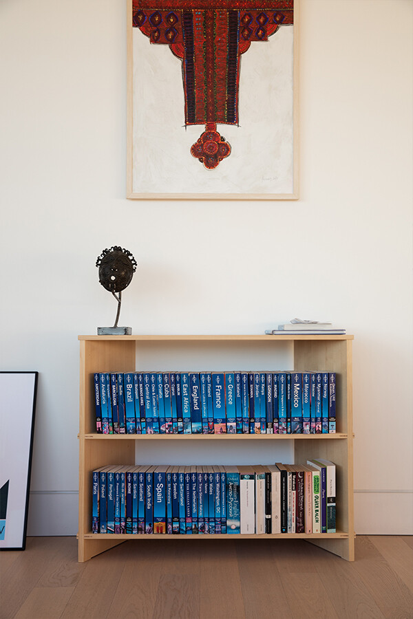 Nikari Arte Osa 3 Shelving Unit storing a selection of travel guides