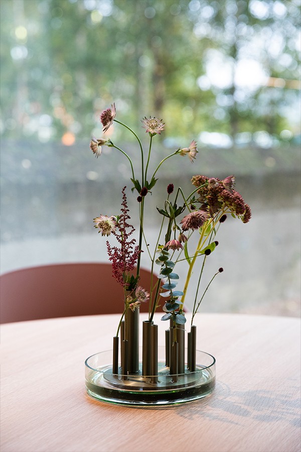 Fritz Hansen Ikeru vase with flowers in the Nest showroom