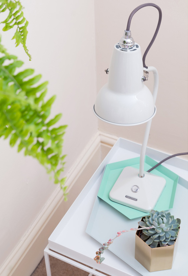 Anglepoise Original 1227 Mini Table Lamp on Hay Tray Table