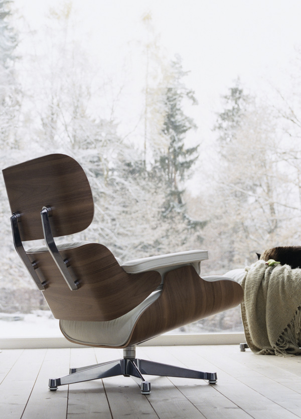 Eames Lounge Chair in White