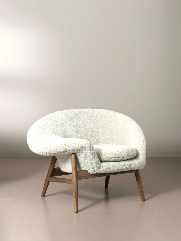 Warm Nordic Fried Egg Lounge Chair in Sheepskin