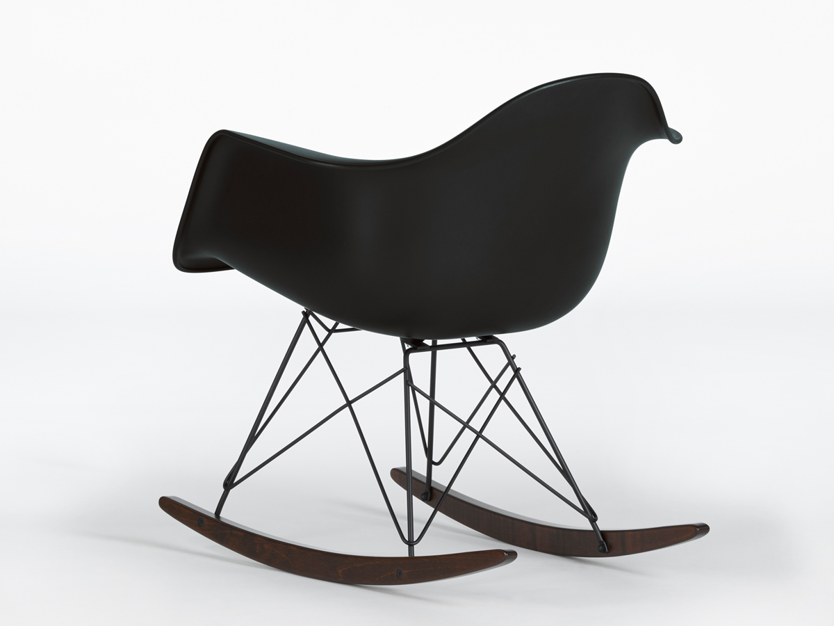 buy the vitra rar eames plastic armchair black at nest co uk