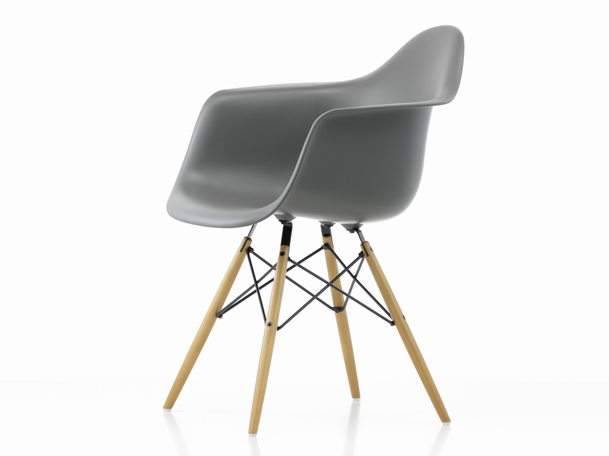 Vitra DAW Eames Plastic Armchair Golden Maple Base