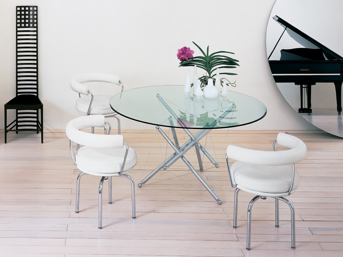 Cassina 714 Dining Table