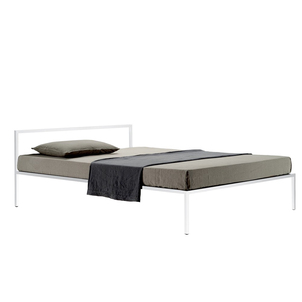 buy-the-zanotta-1706-nyx-bed-at-nest-co-uk