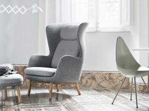 Fritz Hansen Ro Footstool - Wooden Base