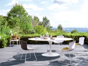 Knoll Saarinen Tulip Dining Table - Oval Laminate