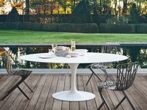 Knoll Saarinen Tulip Dining Table - Oval Laminate