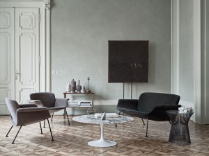 Knoll KN05 Two Seater Sofa with Charcoal Legs