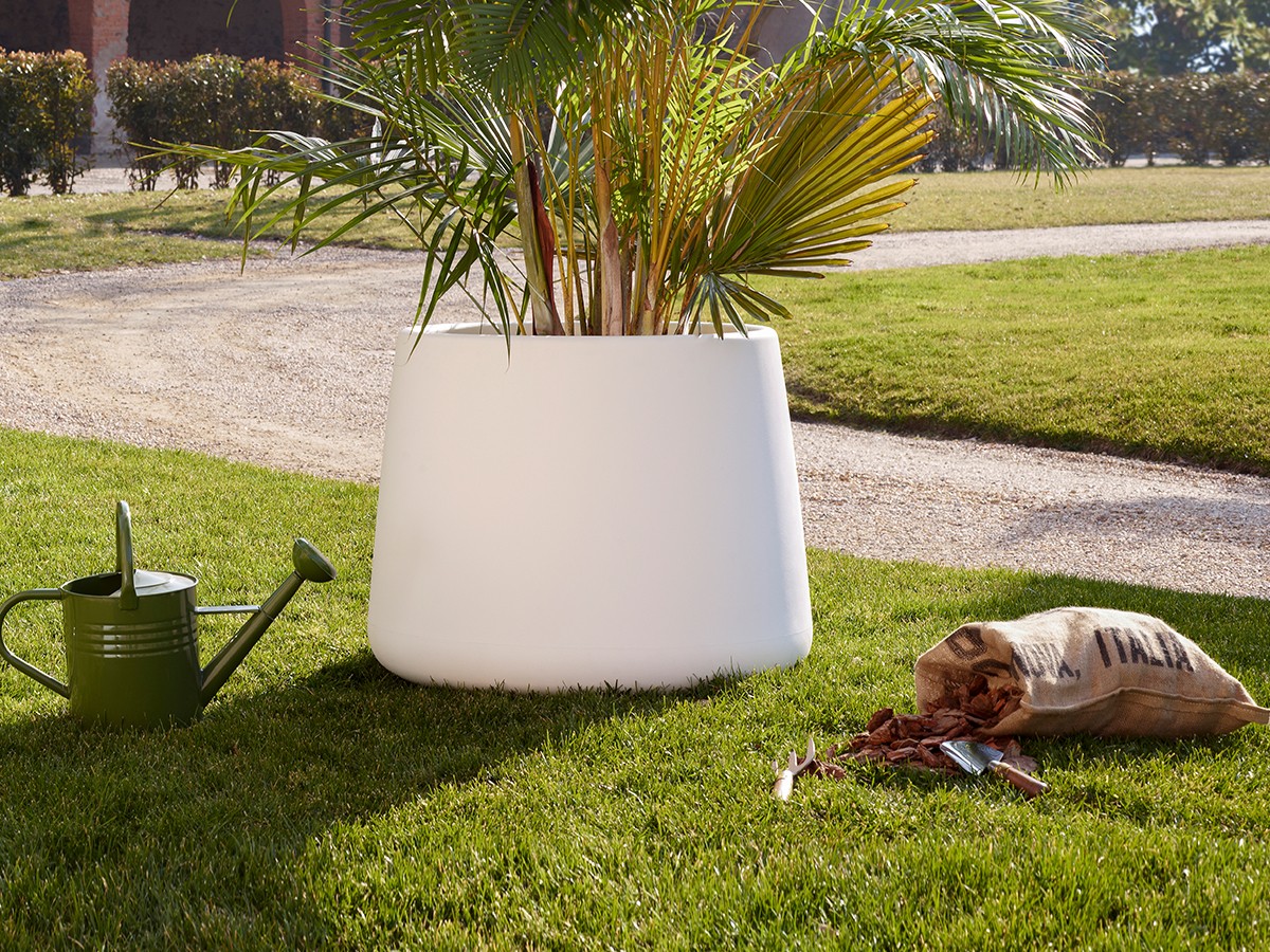 Buy the Magis Tubby Outdoor Plant Pot at nest.co.uk