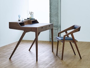 Dare Studio Katakana Desk