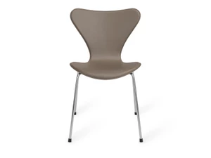 Fritz Hansen Series 7™ Tailored Dining Chair