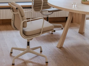 Vitra Eames EA 207 Soft Pad Chair