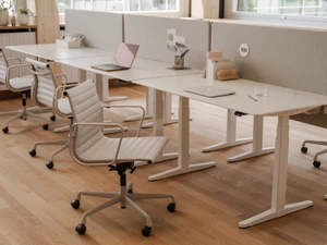 Vitra Eames EA 117 Aluminium Chair