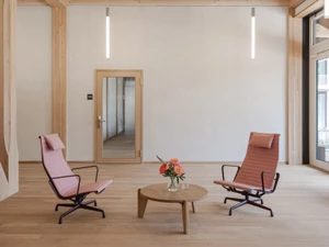 Vitra Eames EA 124 Aluminium Chair