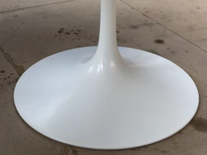 Knoll Studio Saarinen Tulip Dining Table - Ex-Display