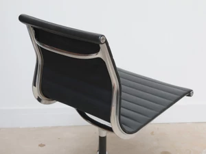 Vitra Eames EA 105 Aluminium Chair - Leather - Ex-Display