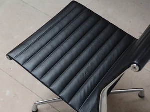 Vitra Eames EA 105 Aluminium Chair - Leather - Ex-Display