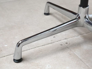Vitra Eames EA 105 Aluminium Chair - Leather - Ex-Display
