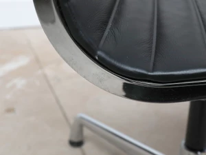 Vitra Eames EA 105 Aluminium Chair - Leather - Ex-Display